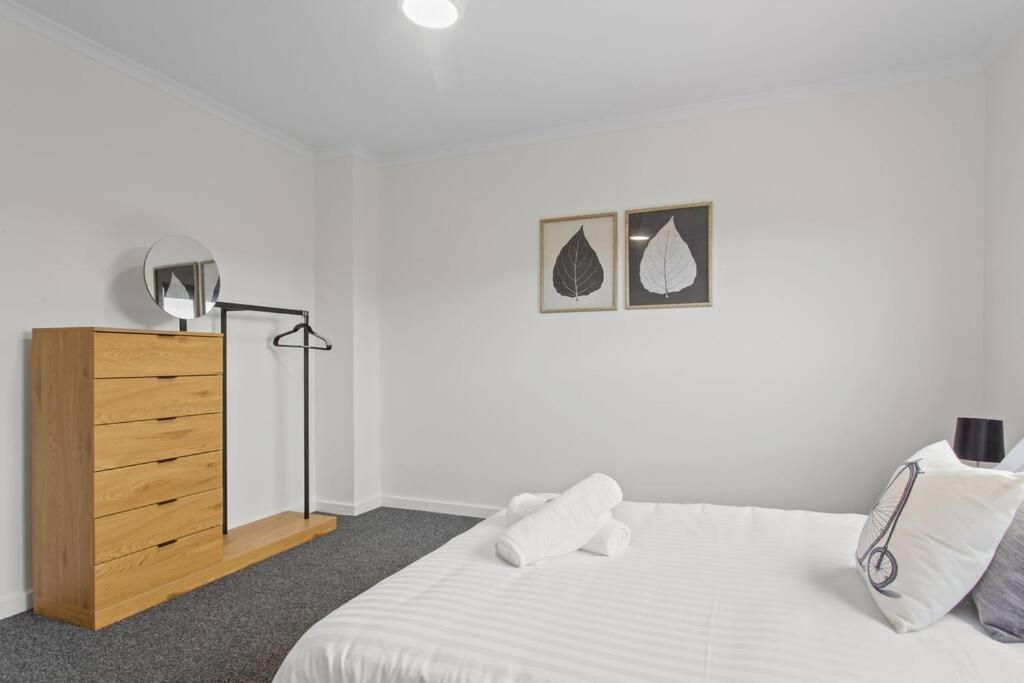 Appartement Waterfront Townhouse - Picturesque Marina Views à Port Lincoln Extérieur photo