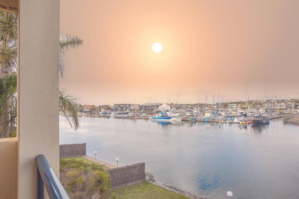 Appartement Waterfront Townhouse - Picturesque Marina Views à Port Lincoln Extérieur photo