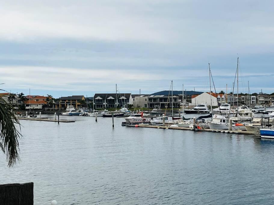 Appartement Waterfront Townhouse - Picturesque Marina Views à Port Lincoln Extérieur photo