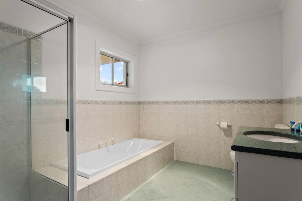 Appartement Waterfront Townhouse - Picturesque Marina Views à Port Lincoln Extérieur photo